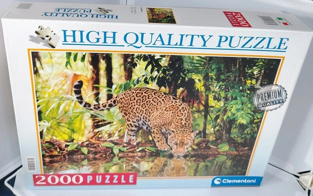 Jigsaw puzzle box with a leopard illustration on a white background