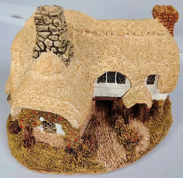 Lilliput Lane Ostlers Keep Cottage.