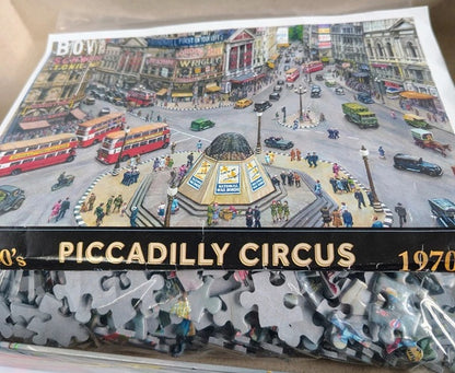 Jigsaw puzzle box featuring Piccadilly Circus illustration with '1970s' text.