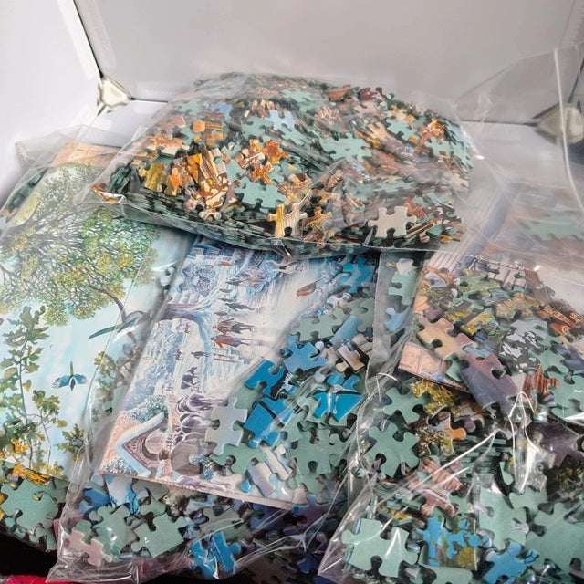4 x 1000 piece jigsaw puzzle set.