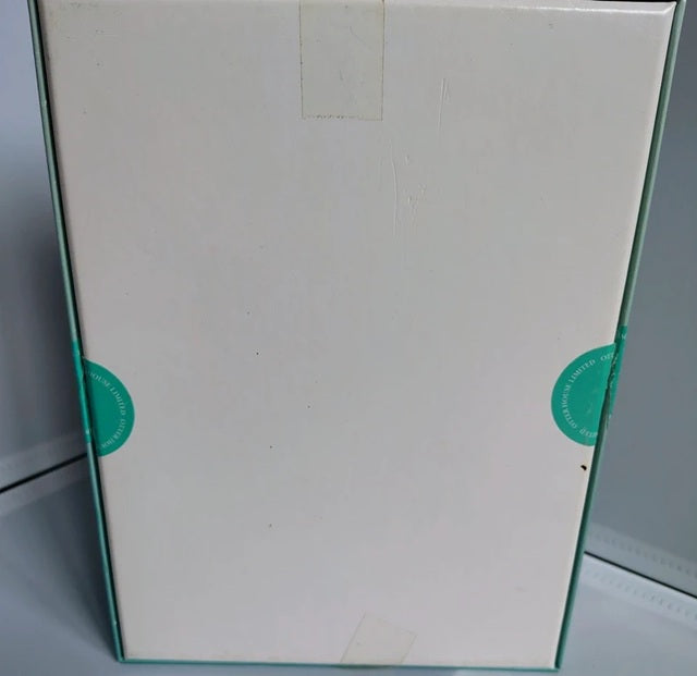back of jigsaw puzzle box.